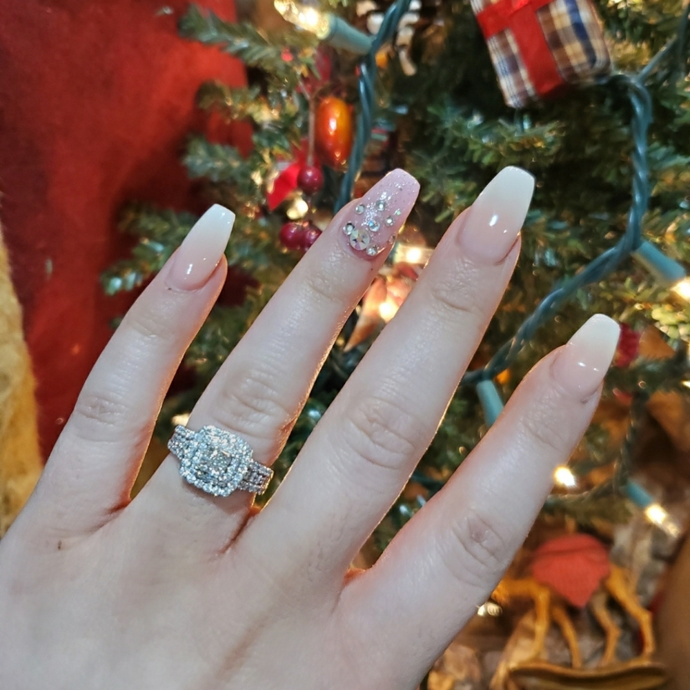 Engagement ring - Picture 2 of 2